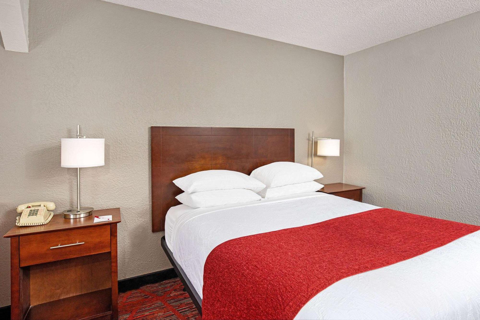 Ramada By Wyndham Bowling Green Bagian luar foto