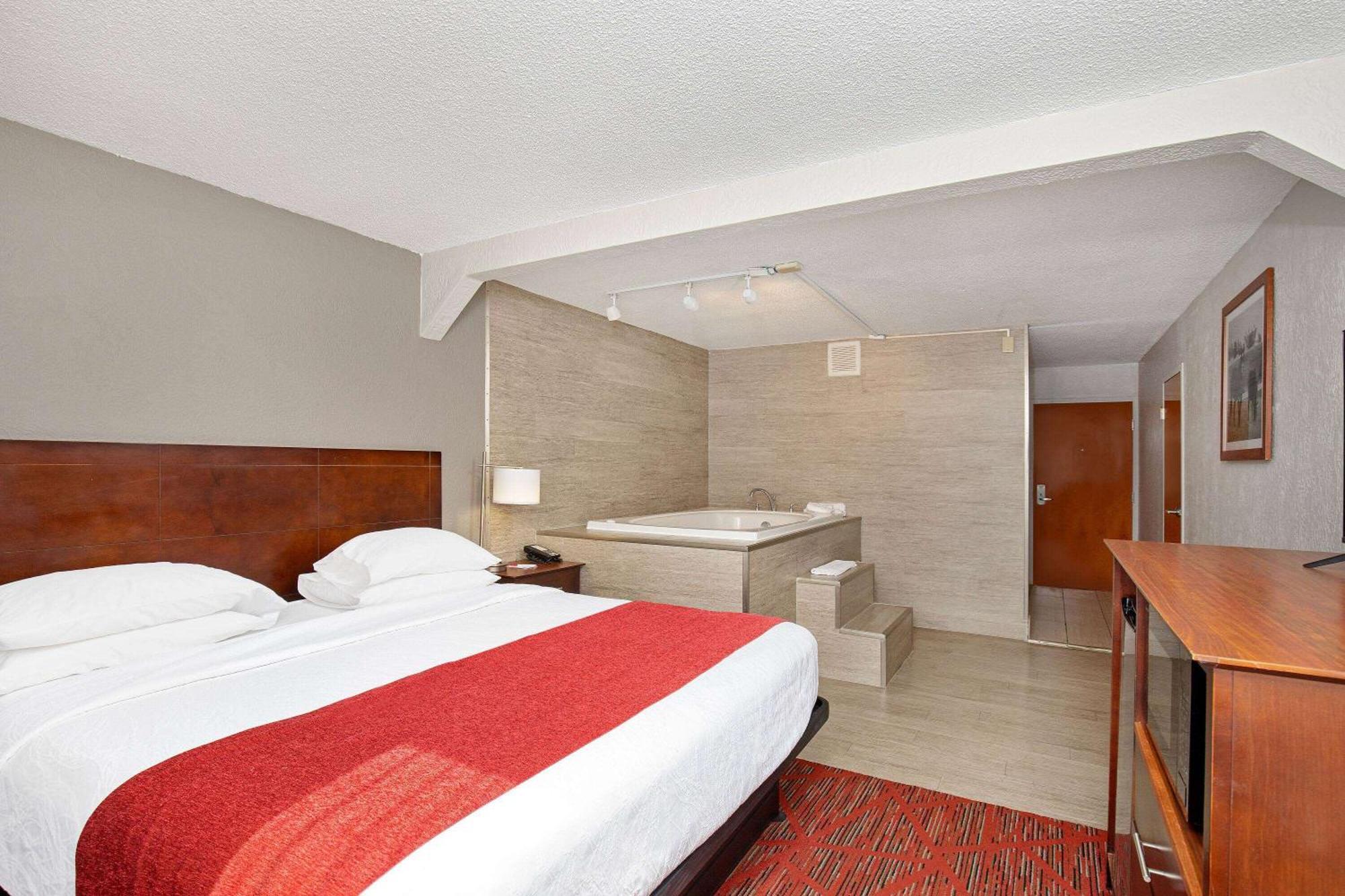 Ramada By Wyndham Bowling Green Bagian luar foto